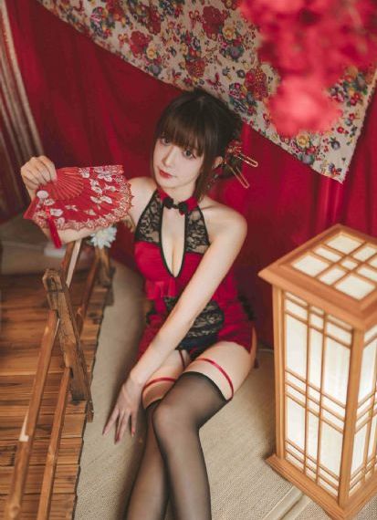 两个女人在有风景的海滩_720高清完整版