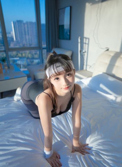 最美情侣免费高清版_十万网红美女美酱