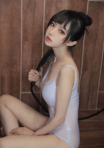 一边亲一面摸下奶53分钟_720在线播放观看
